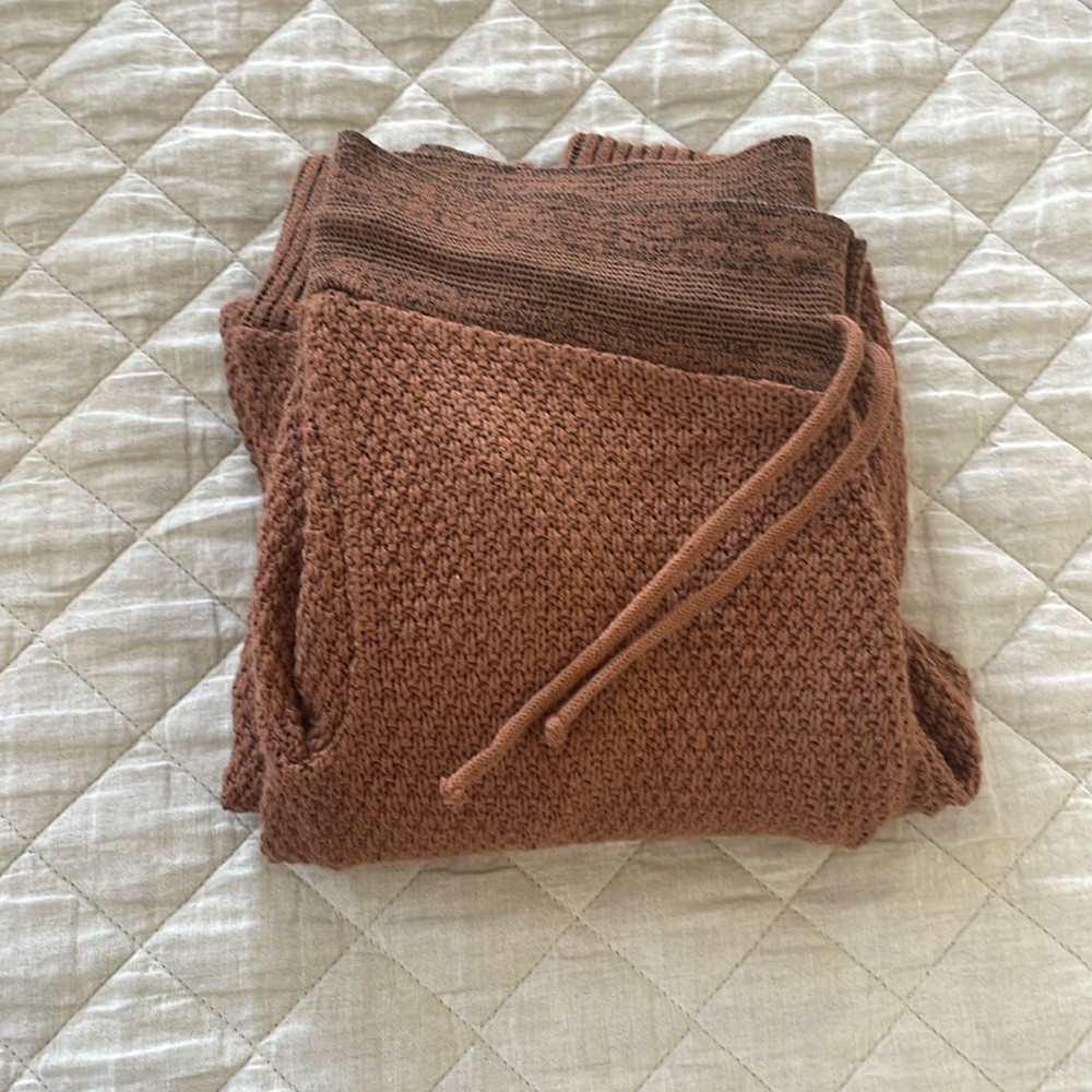 Small/medium knitted pants